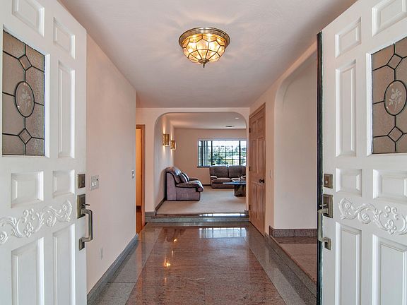 4th image of 565 Mar Vista Dr