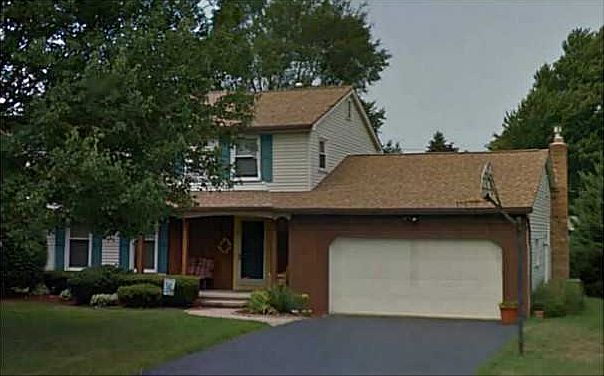 2nd image of 8 Brentfield Cir