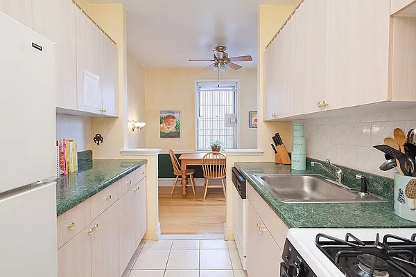 Sold by aptsandlofts.com | media 4
