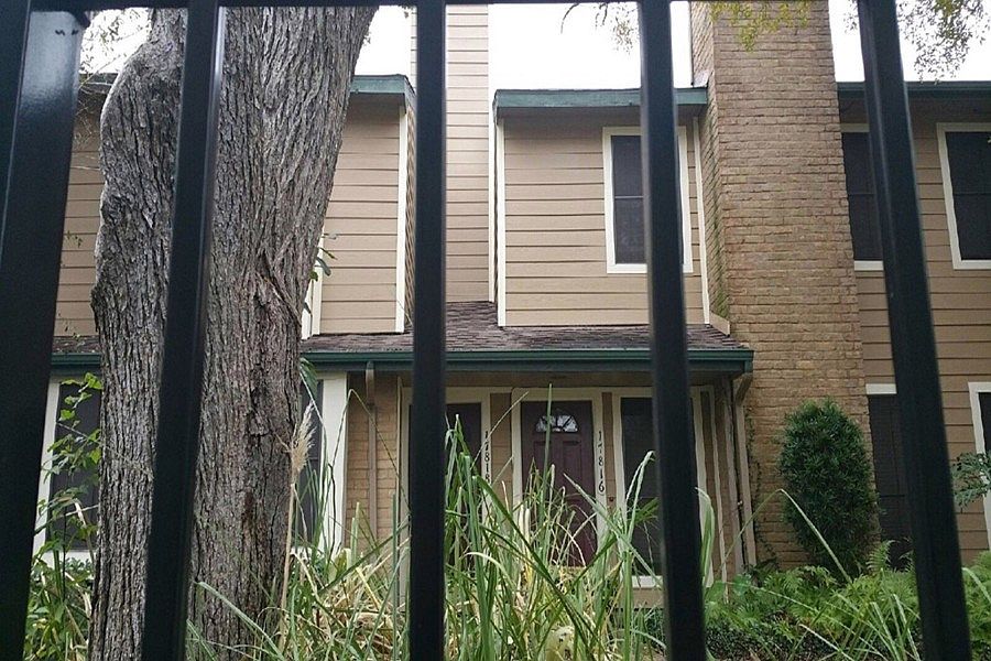 1st image of 17818 Kings Park Ln