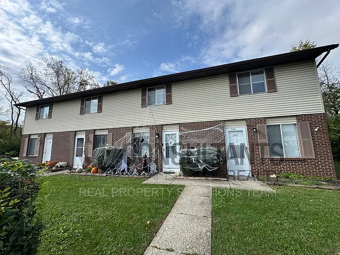 2 bed, 1.5 bath, 990 sqft, $1,495 — Photo 2