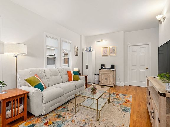 3rd image of 6-8 Oakland St #1
