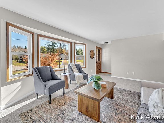 5th image of 5471 Edgelawn Dr SE