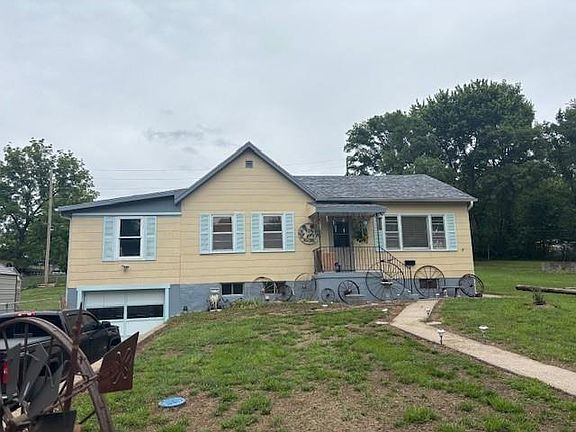 2nd image of 1119 Mound St