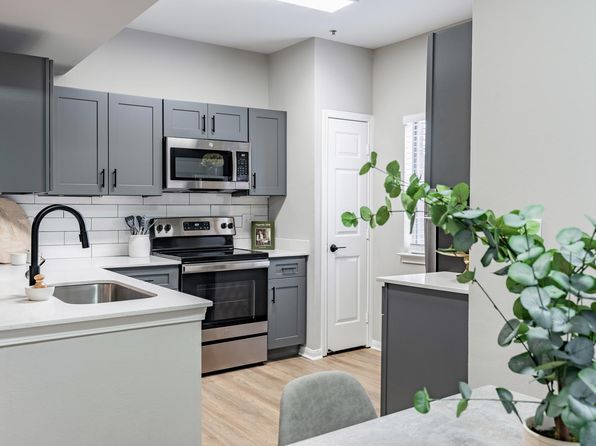 370 Oakley Dr APT 1220