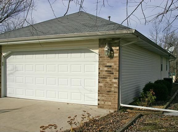 3rd image of 567 Spring Creek Rd