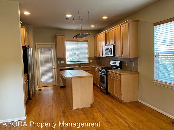 3rd image of 10793 221st Ln NE #23