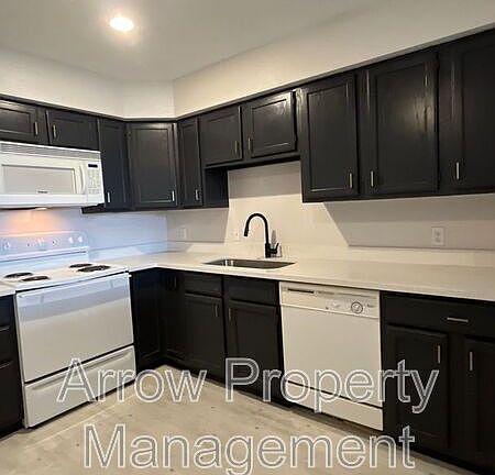 4th image of 515 W Saunders Ave #21