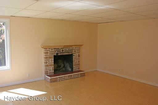 3rd image of 537 SW Dennis Ave