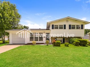 2 Sunridge Ln, Florissant, MO 63031