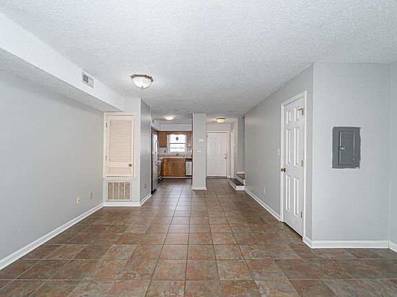 2nd image of 210 Marinawoods Dr SE #E