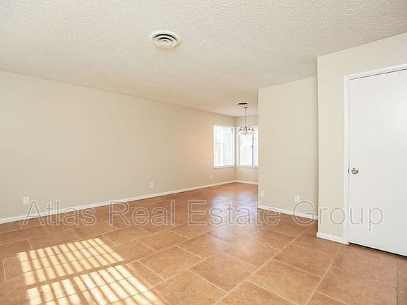 3rd image of 2612 Sierra Madre Dr