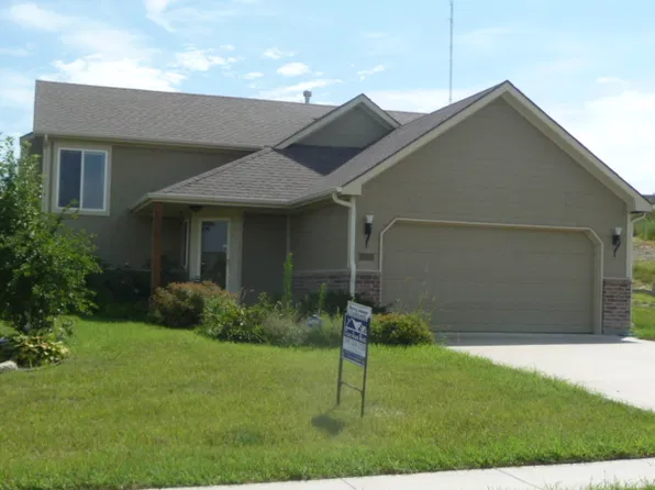 1041 Sandusky Dr, Junction City, KS 66441