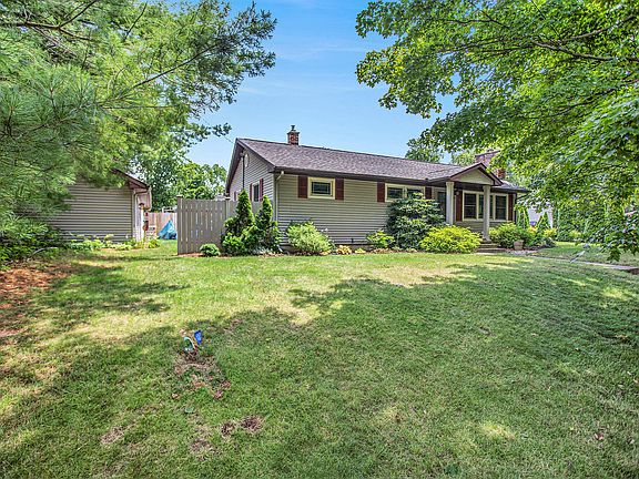 3rd image of 127 Cherry Ln