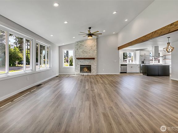 3rd image of 10528 25th Avenue E