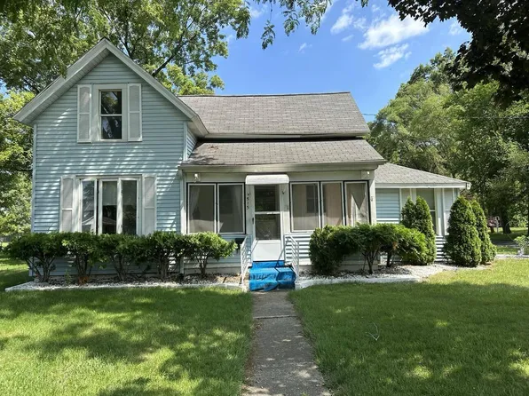 515 E Prairie Ronde St, Dowagiac, MI 49047