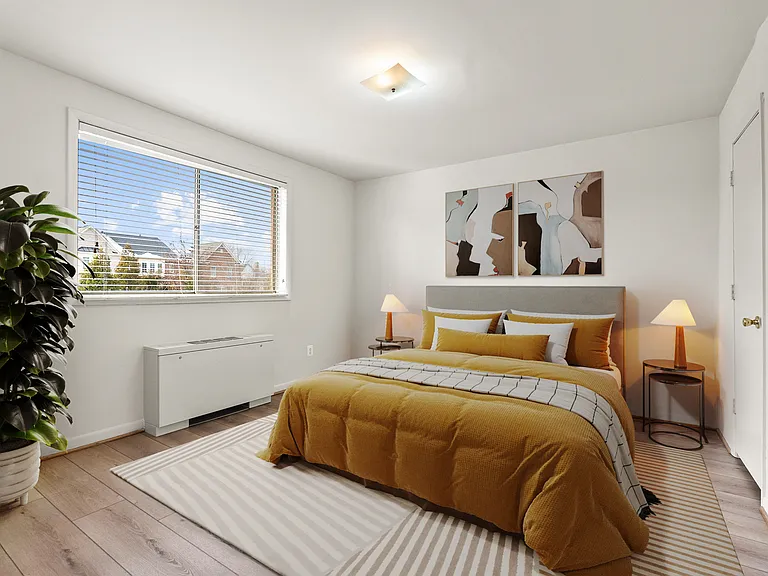 International Apartments — Photo 14