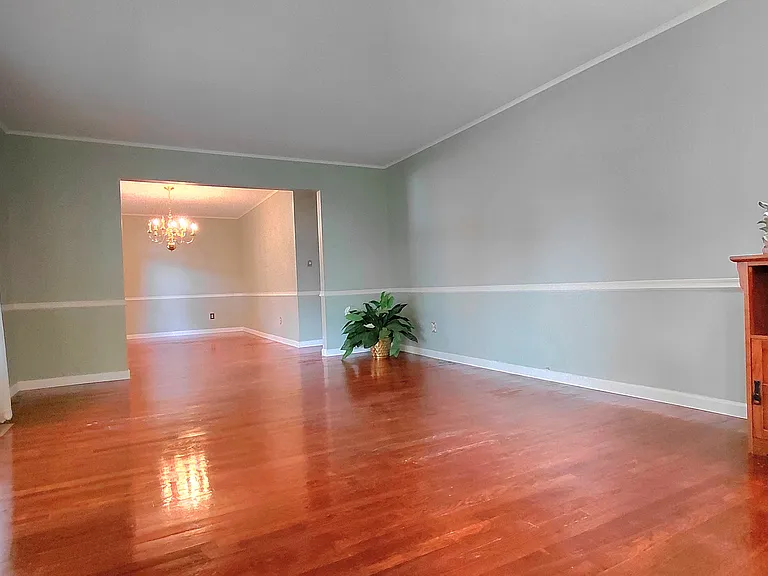 874 Hollyridge Dr — Photo 7