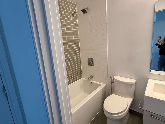 3rd image of 25 Neighbourhood Ln #909