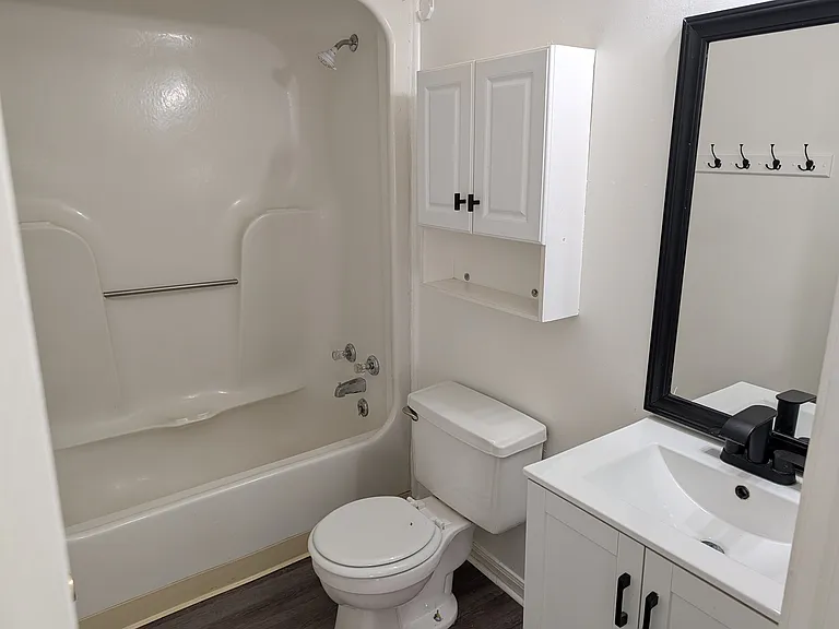 1125 Campbell St — Photo 8