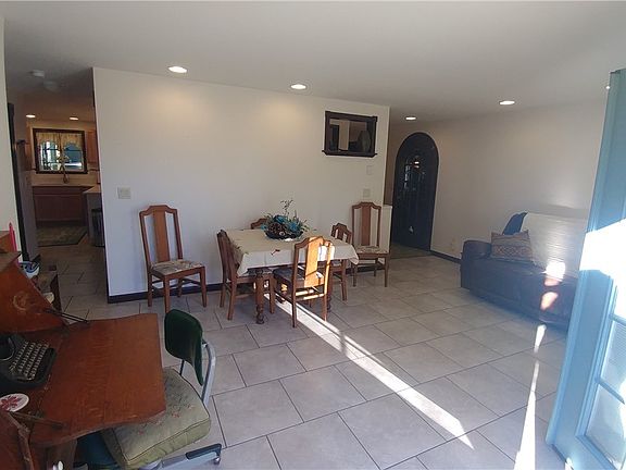 3rd image of 36 Schram Dr