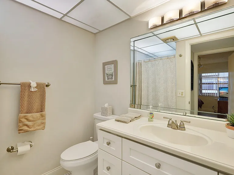 825 E Normandy Trl #R — Photo 12