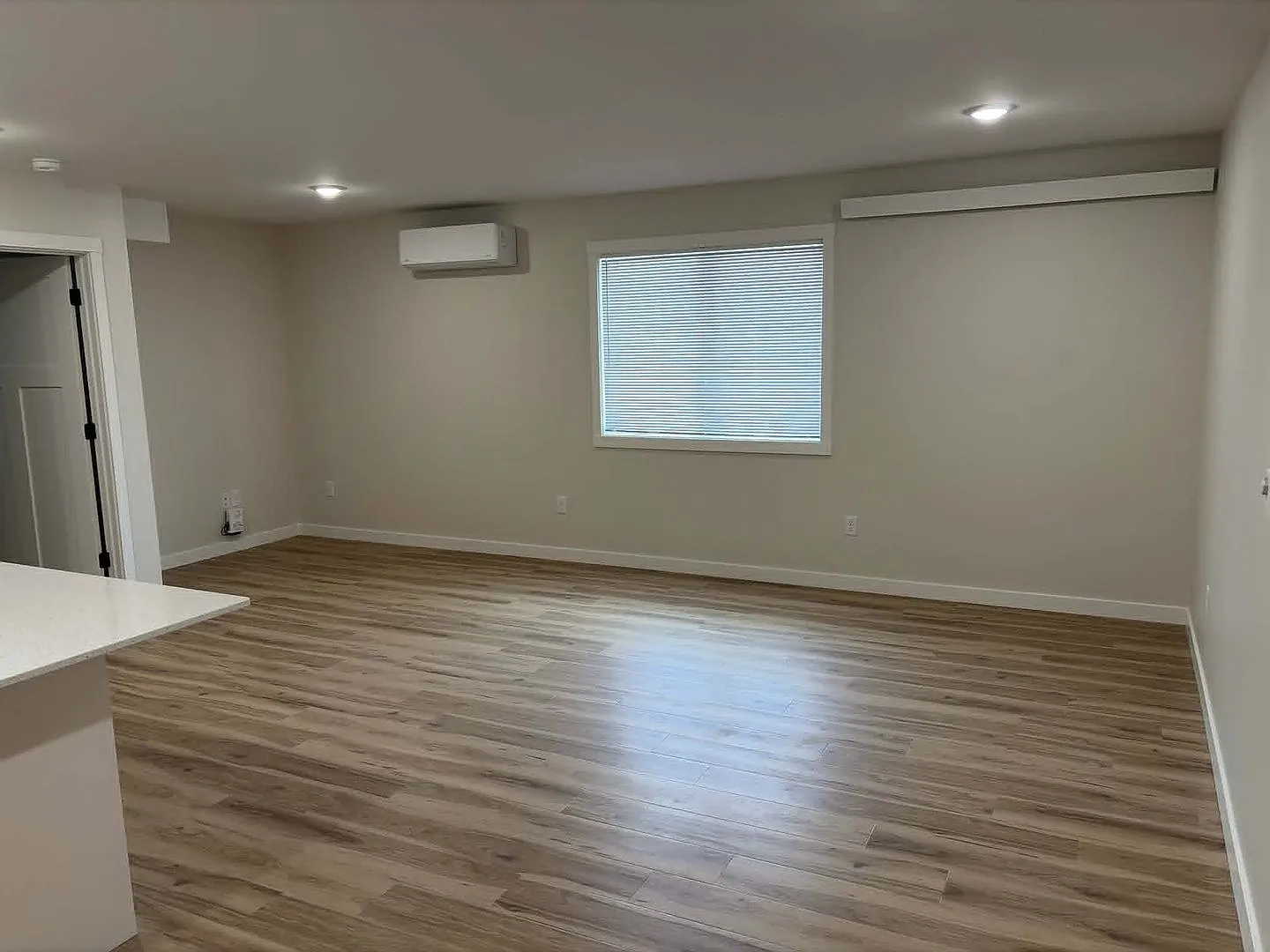 Q4 Rentals - 104 8th Ave SW — Photo 4