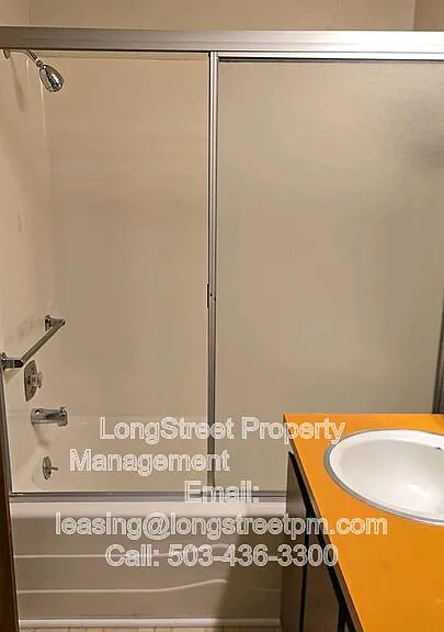 615 Chicago St SE — Photo 12