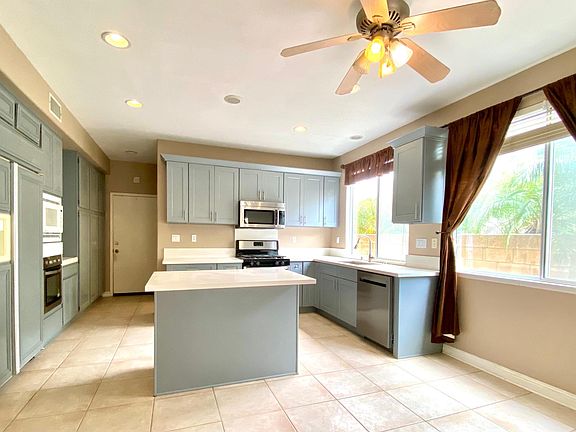2nd image of 1758 Vista Del Norte