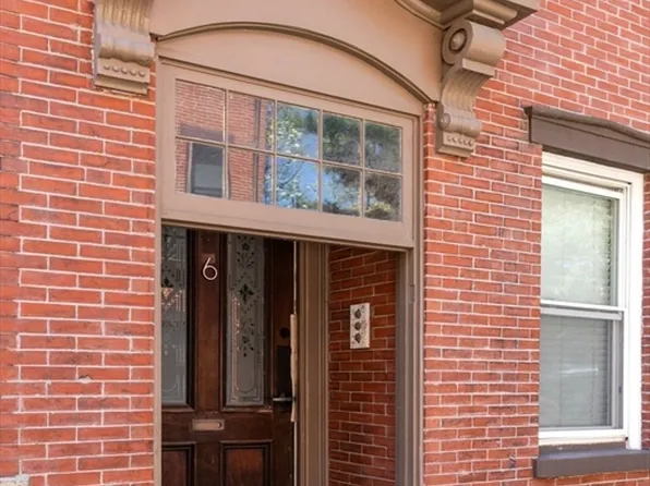 6 Centre Pl, Roxbury, MA 02119