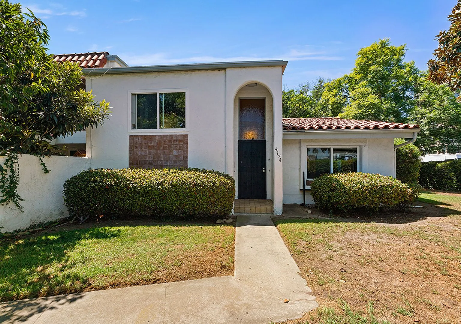 Pacific Bluffs_Beach Close-Excellent Amenities 3Bed 2 Bath Townhome & 2car garage — Photo 1