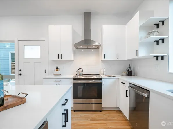 9228 21st Avenue SW #B, Seattle, WA 98106