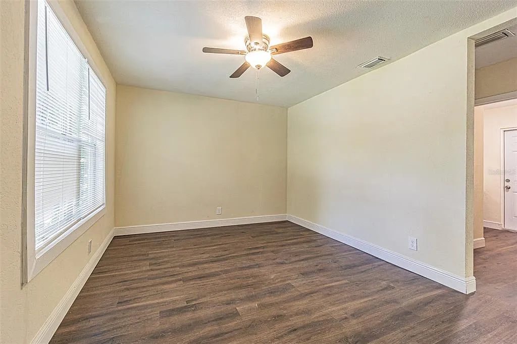 3 bed, 2.0 bath, 1356 sqft, $1,995 — Photo 3