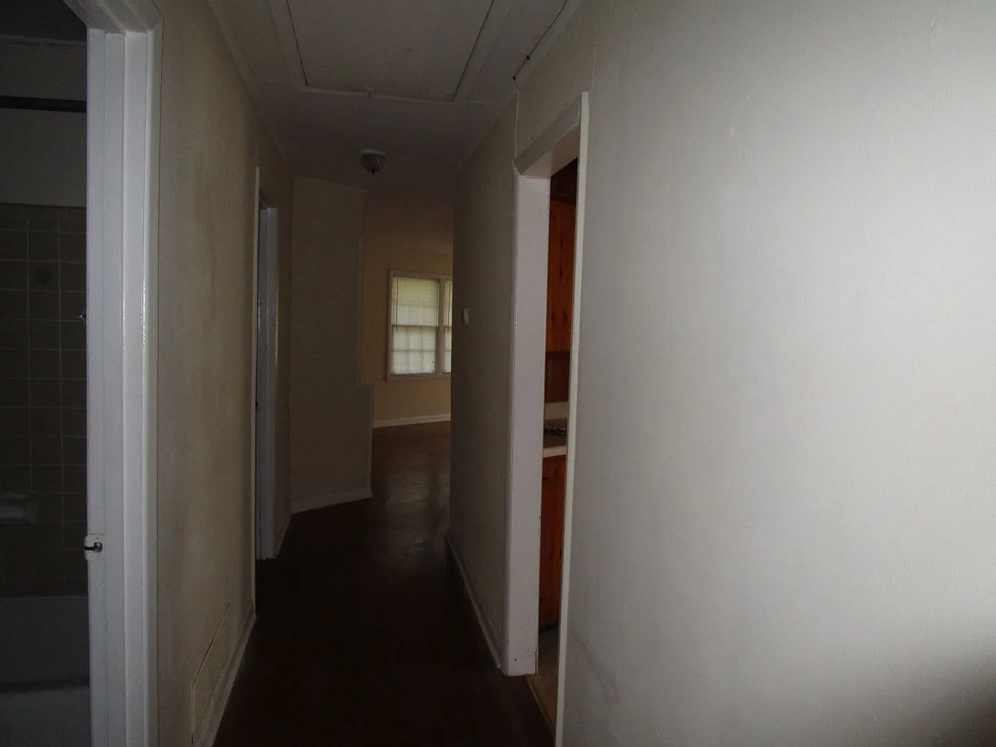 3 BR, 2 BA House- Great Location! — Photo 4