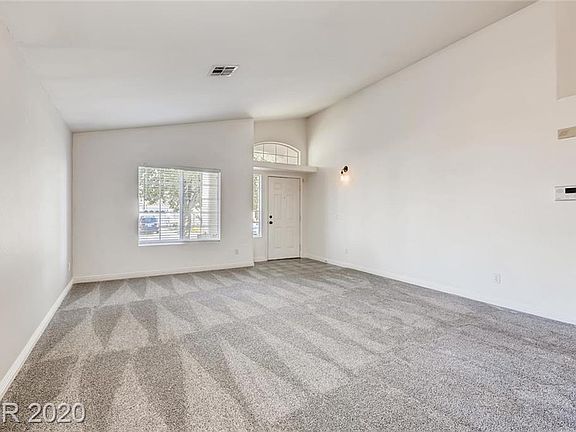 5th image of 102 Aruba Isle Dr