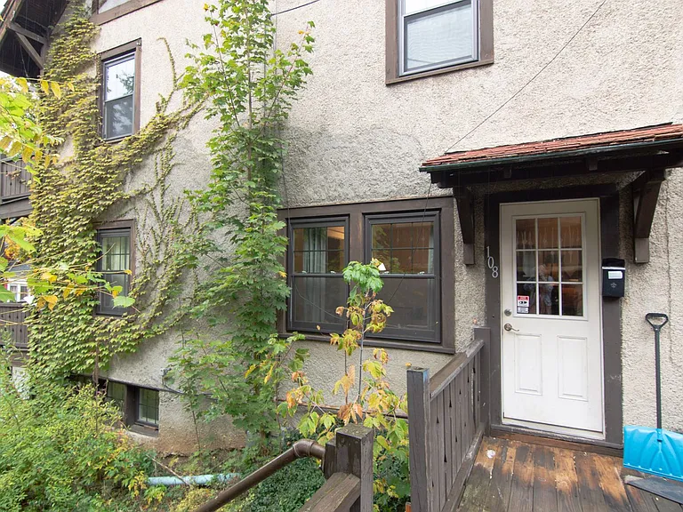 106-112 S Quarry St — Photo 147