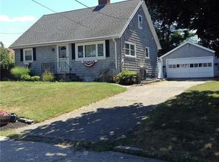 13 Chaucer Ct, Milford, CT 06460