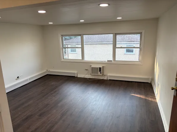 (undisclosed Address), Worth, IL 60482