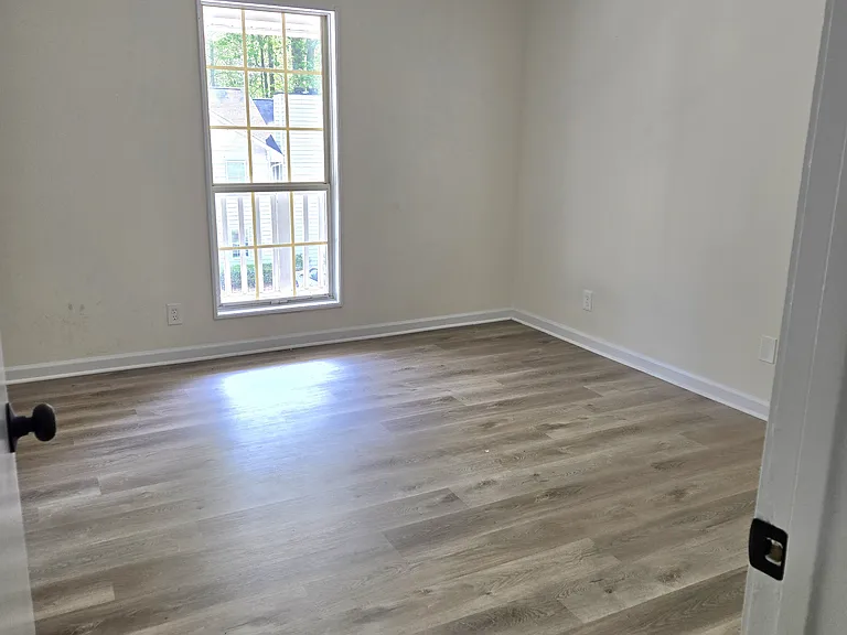106 Sterling Ct — Photo 8