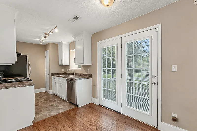 3 bed, 2.5 bath, 1196 sqft, $1,750 — Photo 4