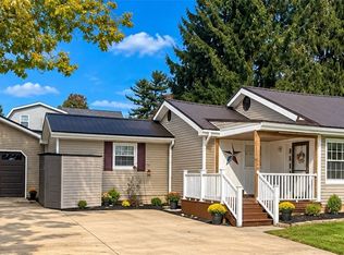 2027 Pine Hollow Blvd, Hermitage, PA 16148