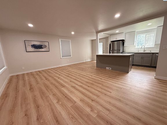 3rd image of 509 Crescent Dr