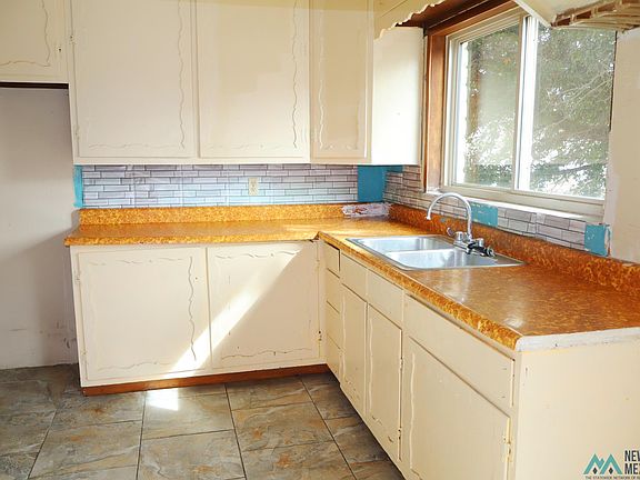 4th image of 622 Guinevan St