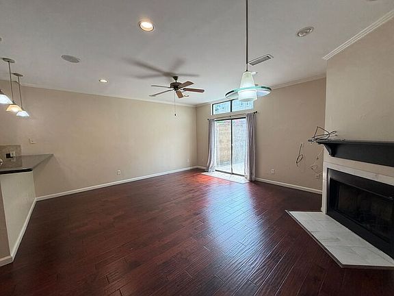 3rd image of 1927 Summit Ave