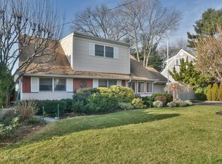 34 Slocum Ave, Port Washington, NY 11050
