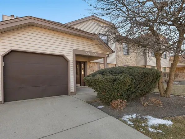 834 Stradford Cir #14NB2, Buffalo Grove, IL 60089