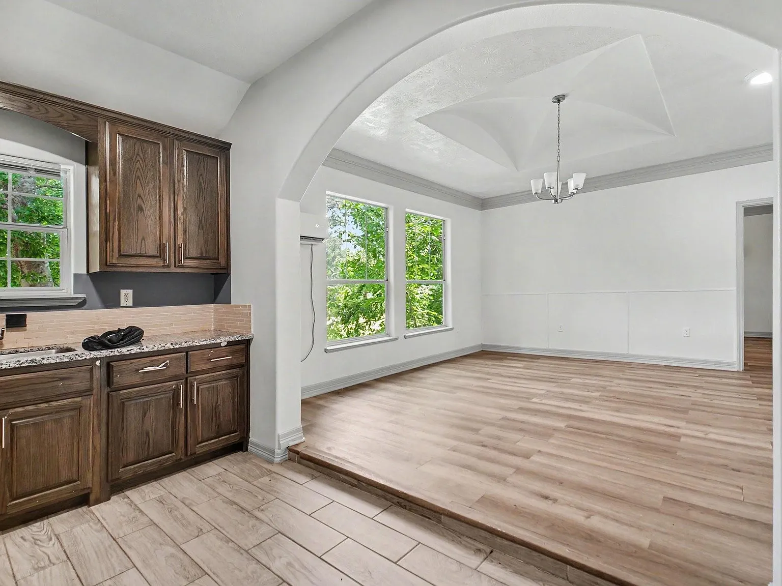 2 bed, 1.0 bath, 900 sqft, $1,600 — Photo 3