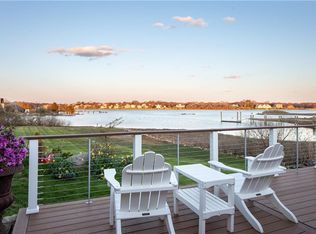 37 Marine Dr, Narragansett, RI 02882