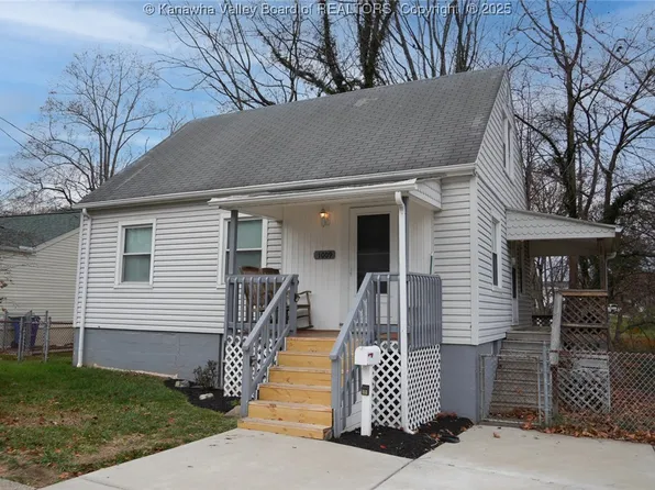 1009 Village Dr, South Charleston, WV 25309