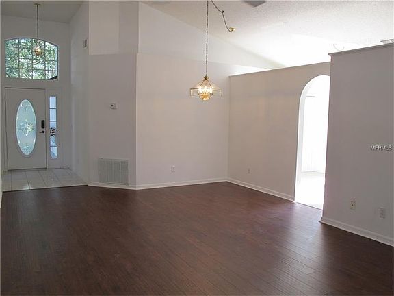 4th image of 936 N Lake Claire Cir